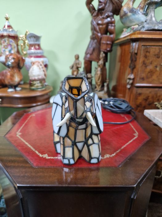 Страхотна антикварна настолна лампа Тифани