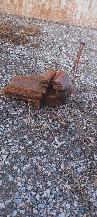 Продам тиски б.у