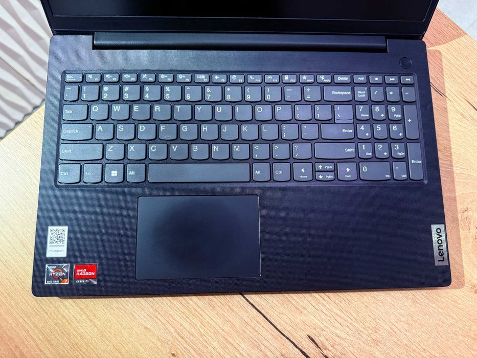 Lenovo V15 G2 ALC cu procesor AMD Ryzen™ 7 5700U, 16GB, 512GB
SSD