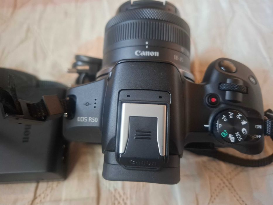Фотоапарат Canon R50,почти нов