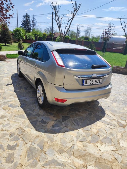 Vând Ford Focus hatchback 2009