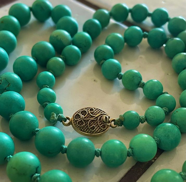 Огърлица тюркоазен камък, позлатена сребърна закопчалка