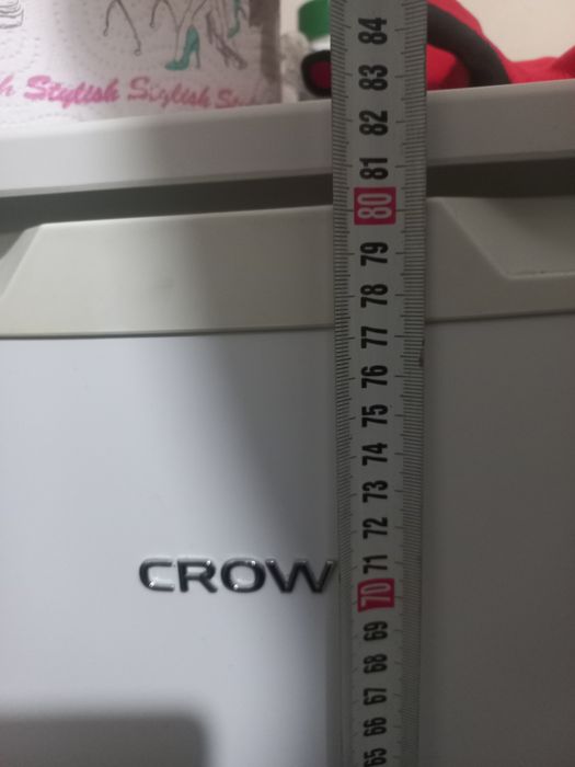 Продавам малък хладилник на марката Crown