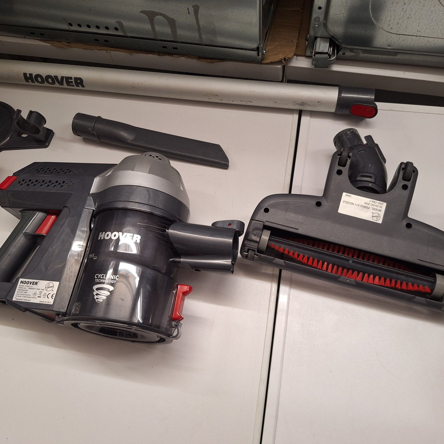 Прахосмукачка Hoover с два броя батерия