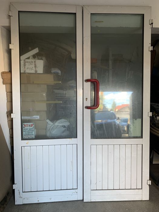 Vand tamplarie aluminiu ,pvc si stejar folosita.