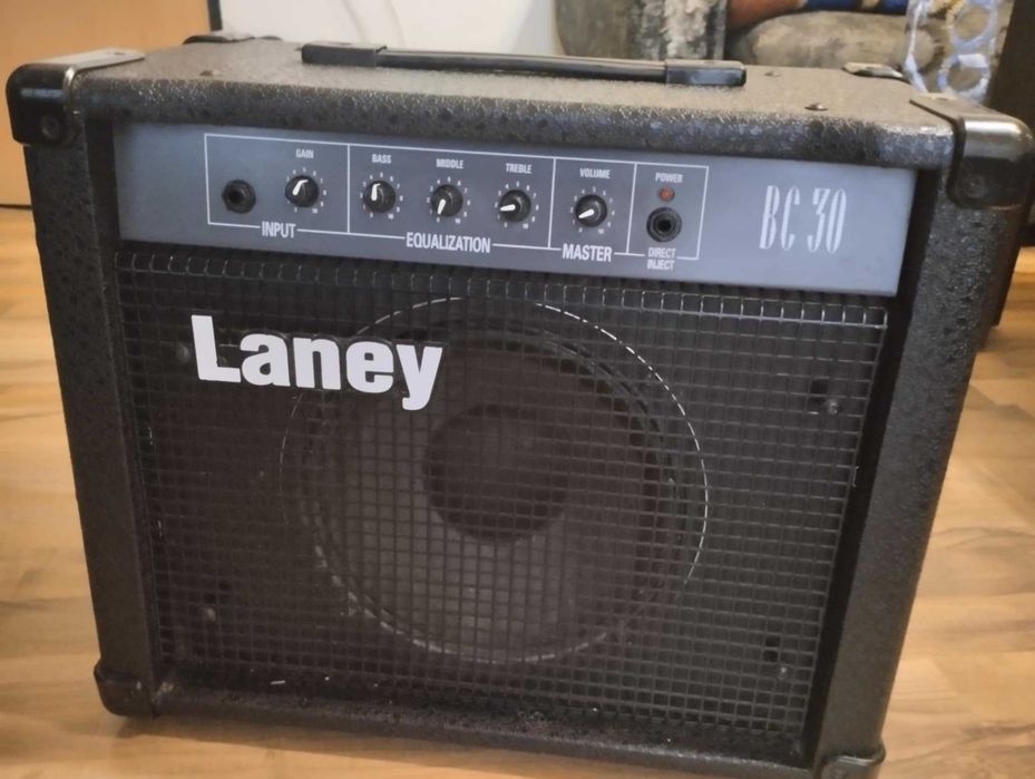 Продавам LANEY -апаратура/кубе/ за бас китара