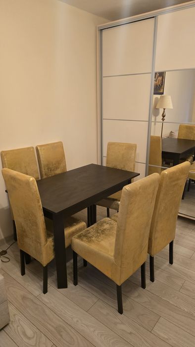 Masa dreptunghiulara extensibila cu 6 scaune