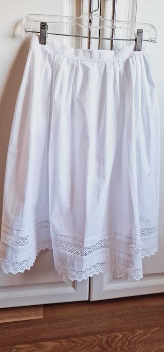 Poale costum popular