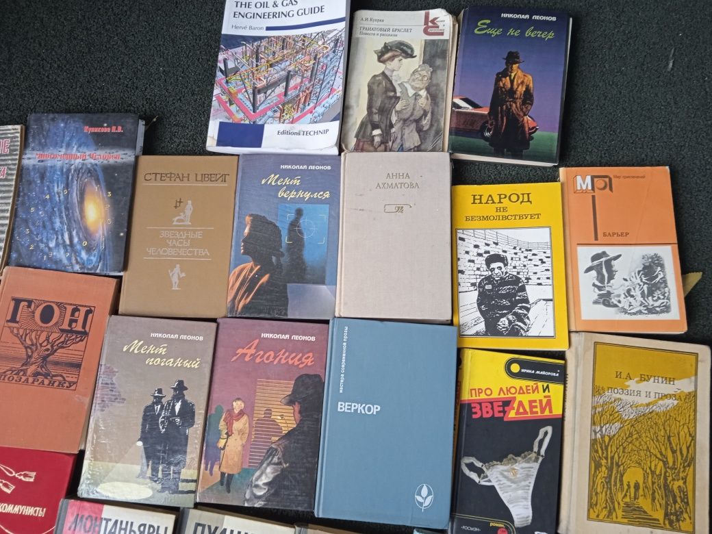 Набор около 60  различных книг по одной цене