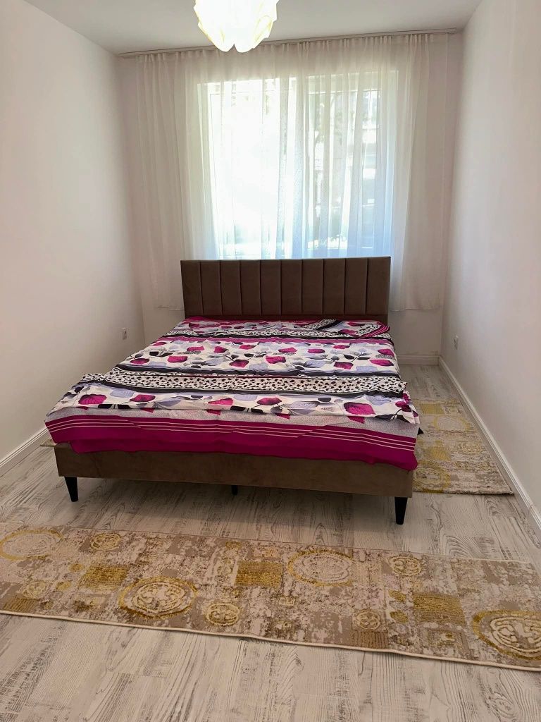 Închiriez apartament