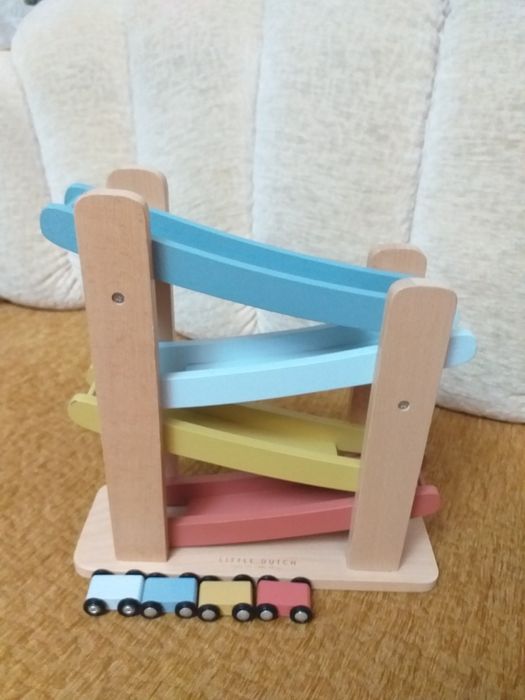 Vand diverse jucarii din lemn de fag pentru copii stare excelenta