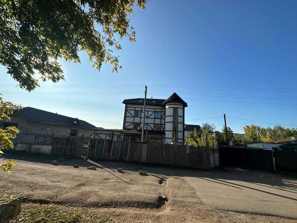 СРОЧНО!!! Продам коттедж в центре  города