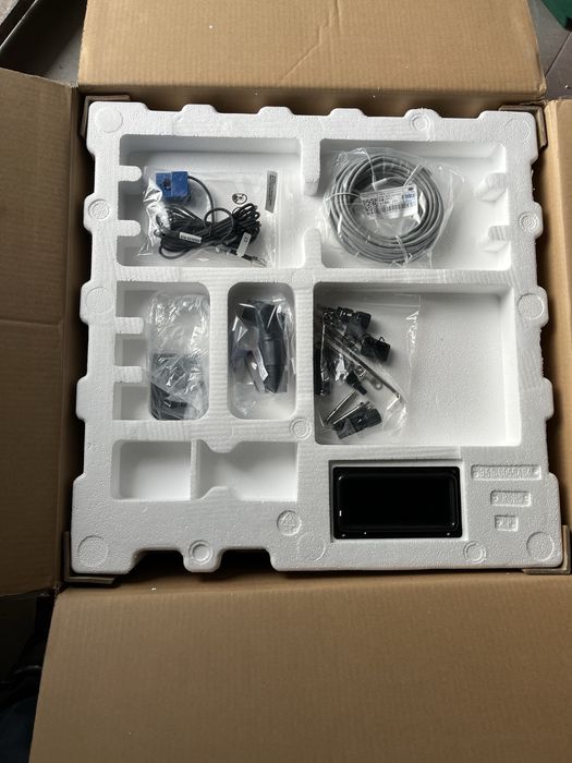 Paket sistem fotovoltaic compus din :doi acumulatori 10kw+invertor 6kw