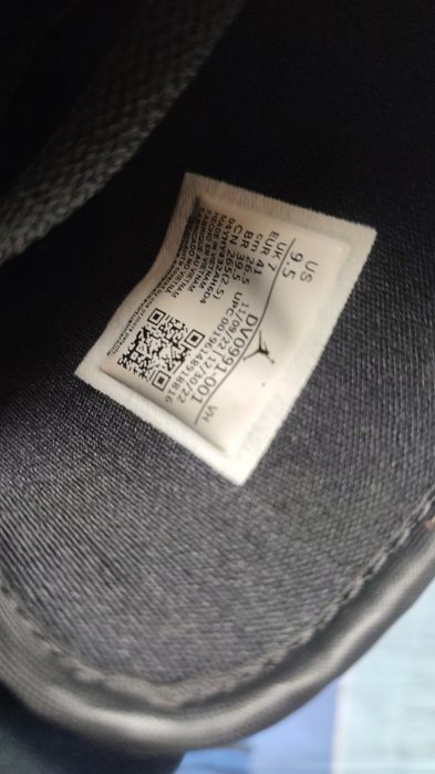 Vând Jordani Negri cu Alb