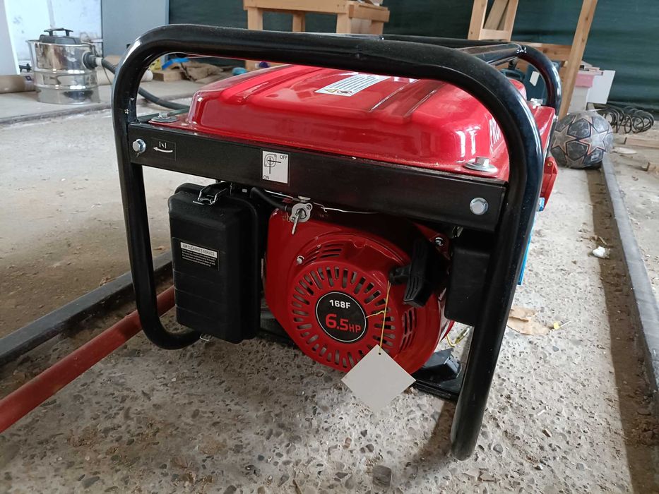 Generator electric trifazat 6.5 kW neutilizat nou