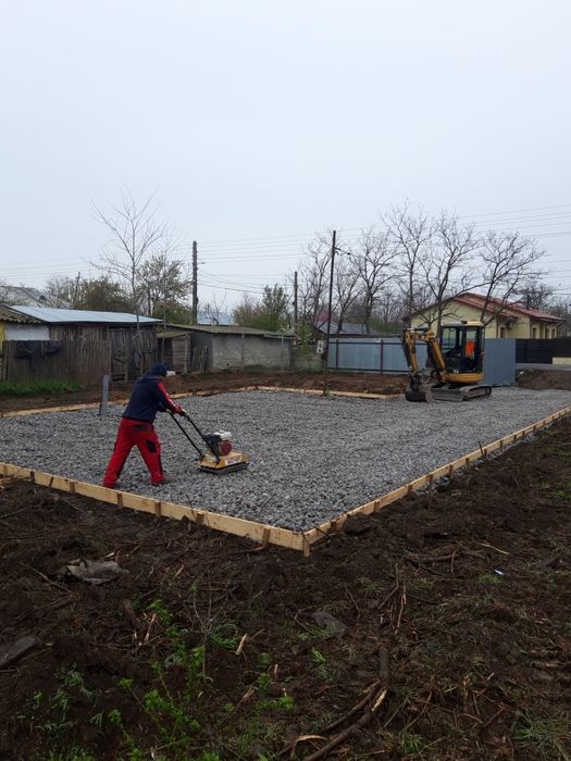 Închiriez cilindru compactor mai compactor masina de taiat beton picon