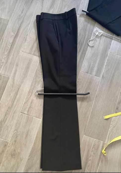 Pantaloni BOSS de la 1200 lei la 500 lei