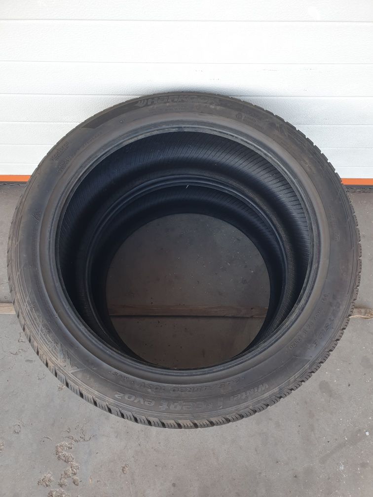 Зимни гуми 2 броя HANKOOK Winter Icept Evo2 245 45 R20 дот 3320