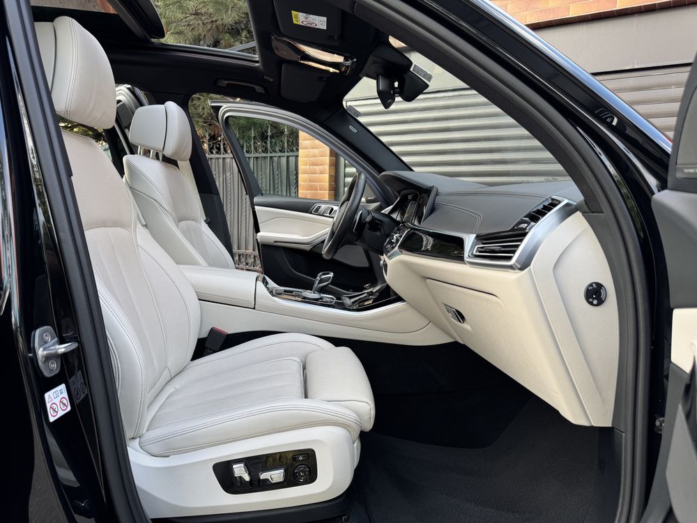 BMW X5 M50d xDrive 400cp INDIVIDUAL , Panorama , Swarovski , Laser