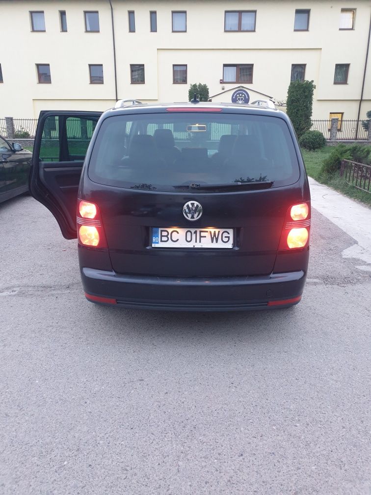 Vând vw turan 2000