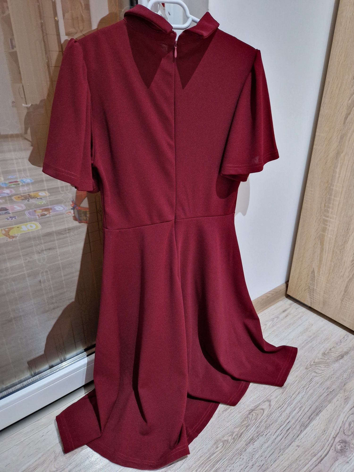 Rochie burgundie de primăvară