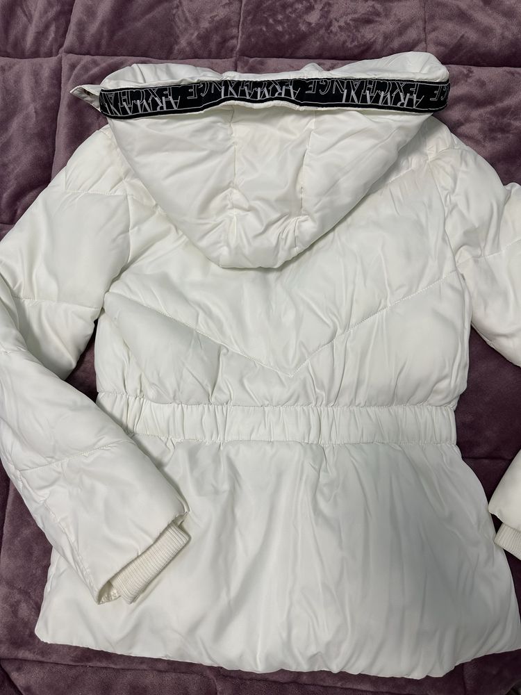 Грейка на марката Armani Exchange