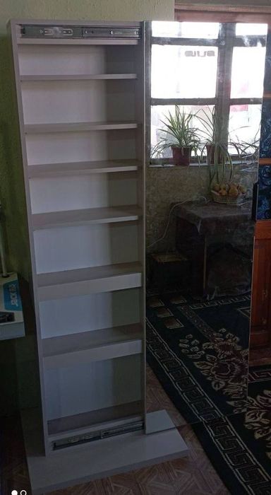 Зеркало шкаф купе с полочками