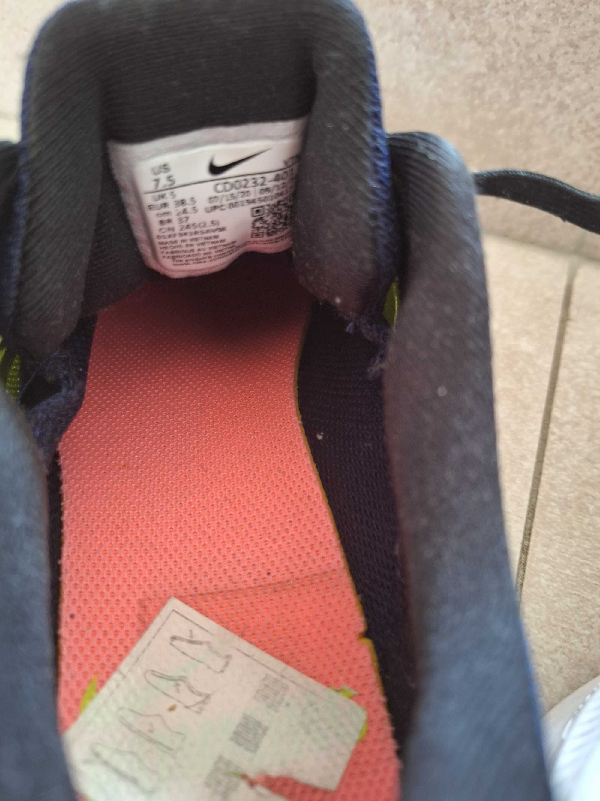 Маратонки " NIKE" 38.5