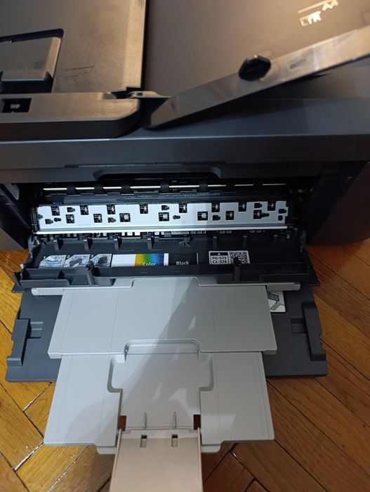 Vând imprimanta Canon Tr4755i noua