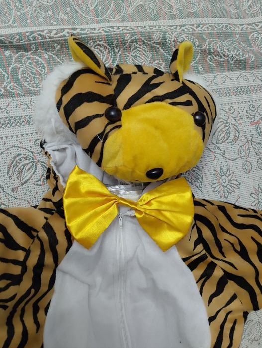 Новогодний костюм "Тигр", "М"(на рост-98-110 см),б/у