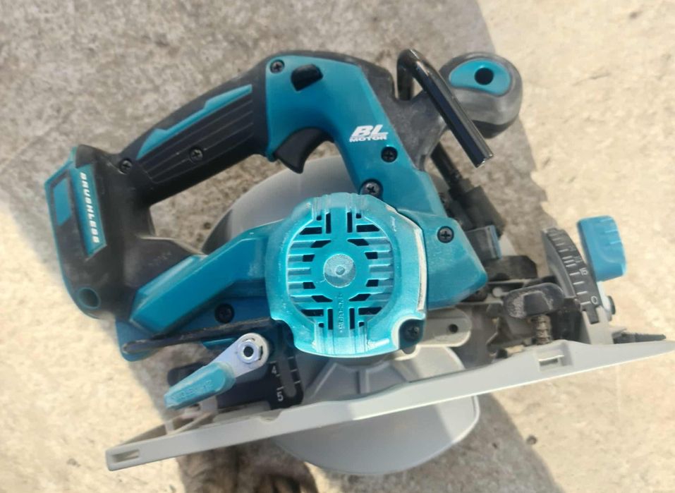 Circular Makita DHS680