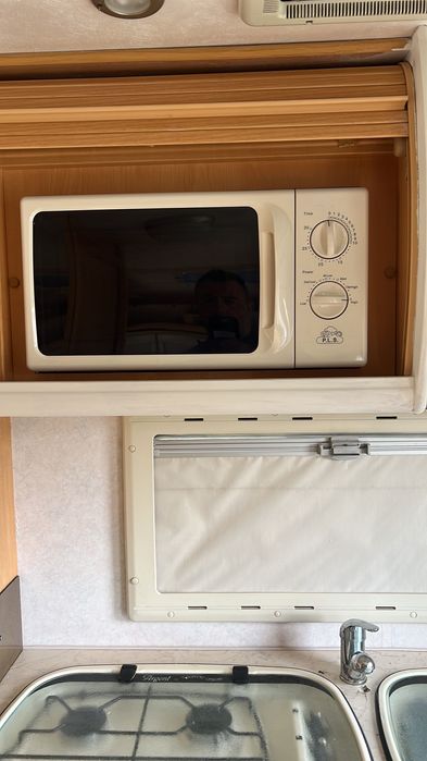 Продавам 2 каравани едната 2003 год. А др. 2000год.внос от Англия.