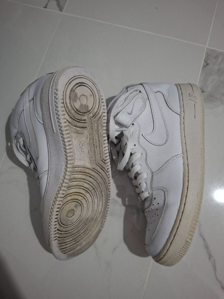 Adidasi nike 39 .