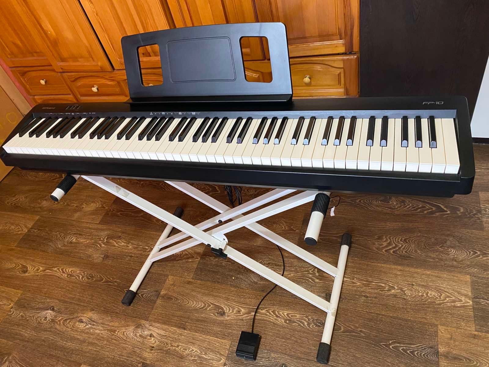 Продавам пиано Roland FP10