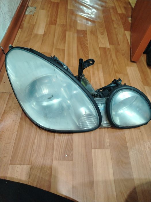 Фара на лексус GS 300 оригинальный отличном состоянии