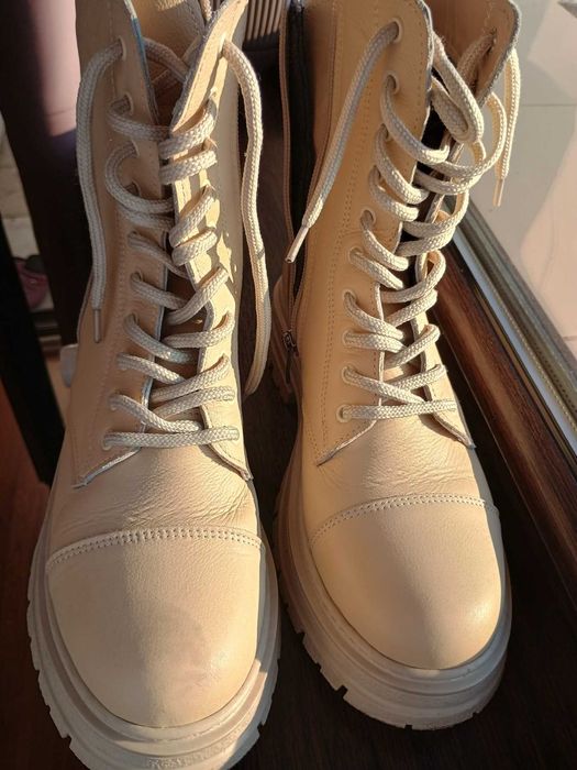 Дамски бежови боти естествена кожа