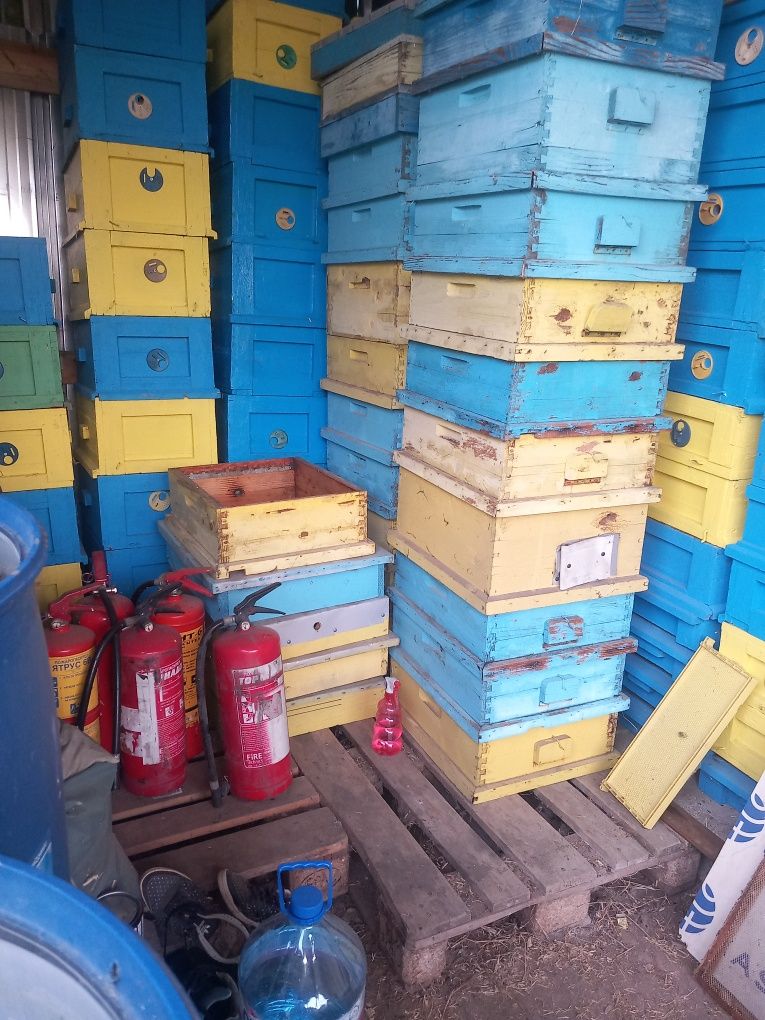 Продавам ЛР корпуси и магазини