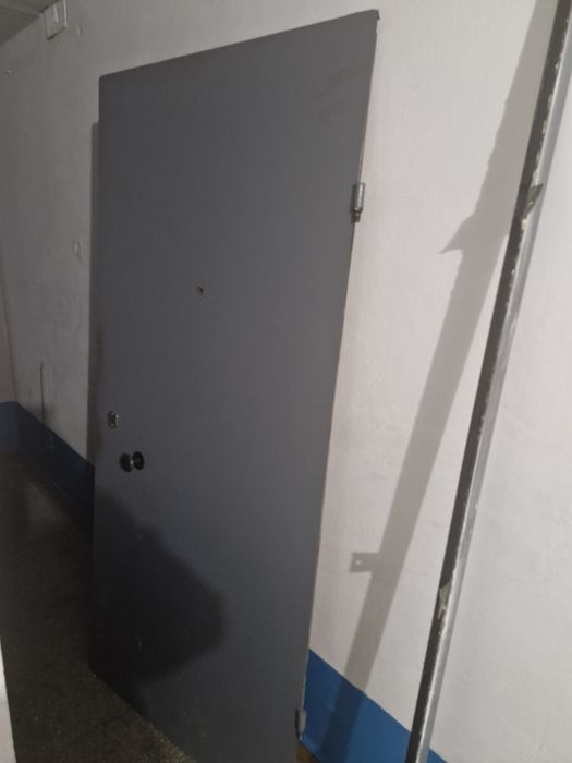 Б/у железная дверь