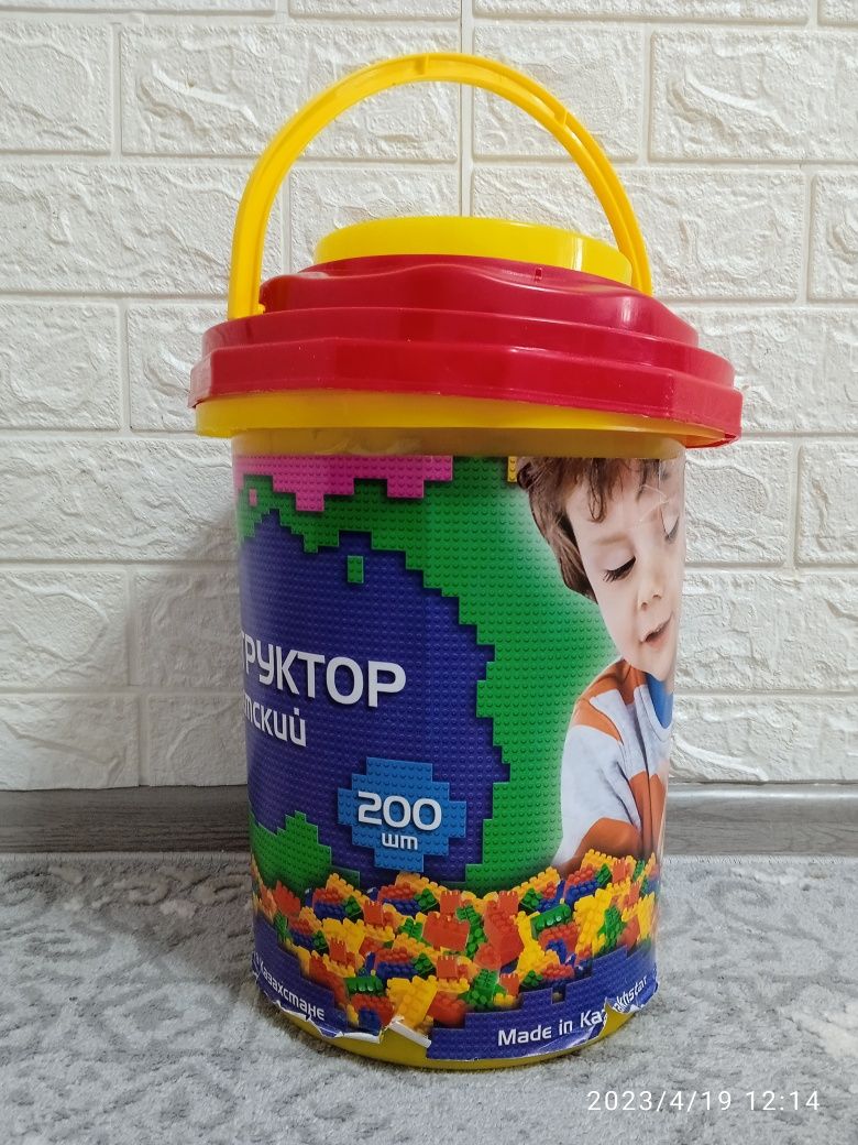 Конструктор 200 деталей