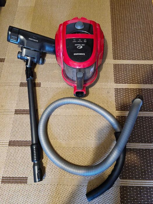 Aspirator Samsung cu fir si furtun
