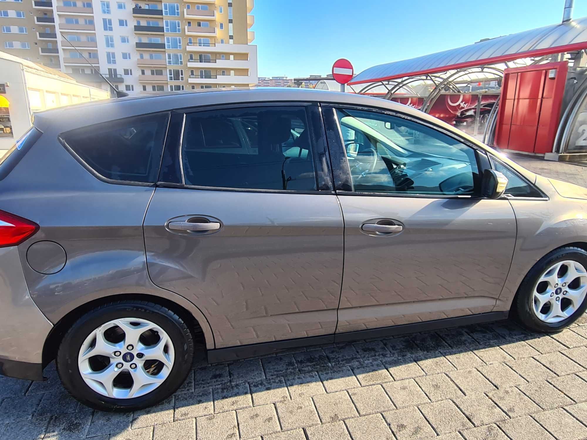 Vand Ford C-Max diesel cu un consum foarte mic