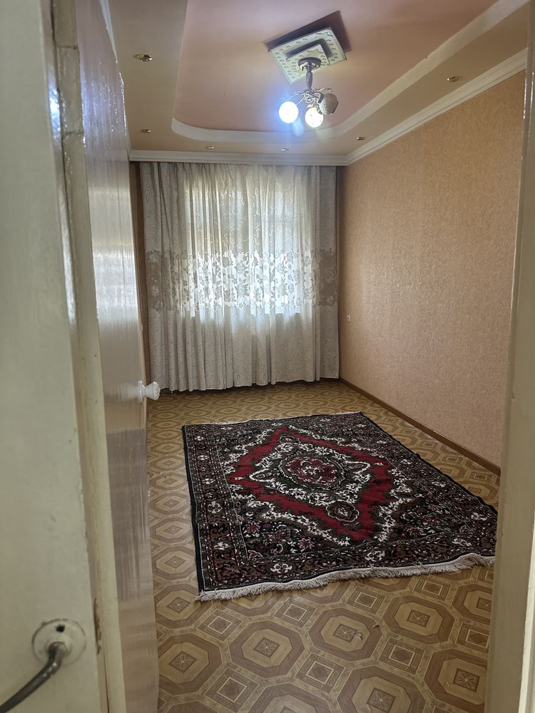 Продам можно под офис 2хкомнатная , 1-й этаж, не торец, массив Ялангач