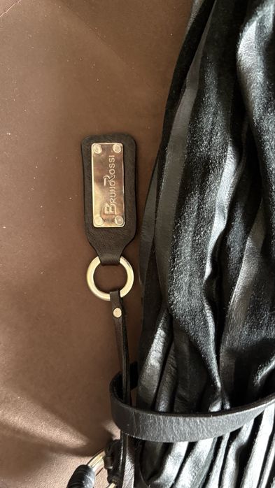 Дамска черна чанта от естествена кожа