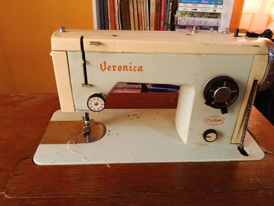 Mașină de cusut veronica