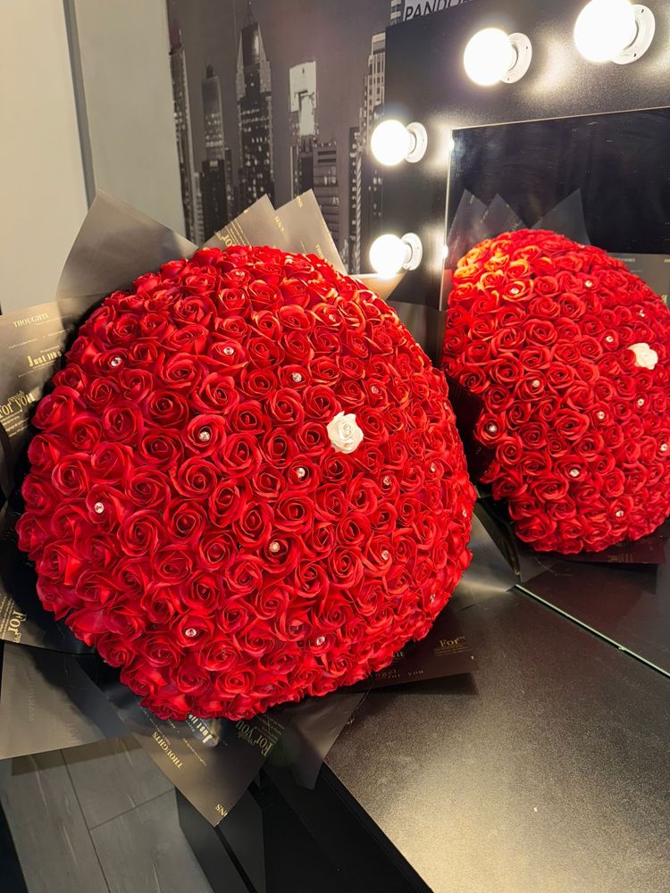 buchet trandafiri flori sapun personalizat cadou aranjament floral