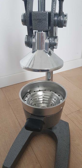 Storcator tip presa manuala citrice Ernesto