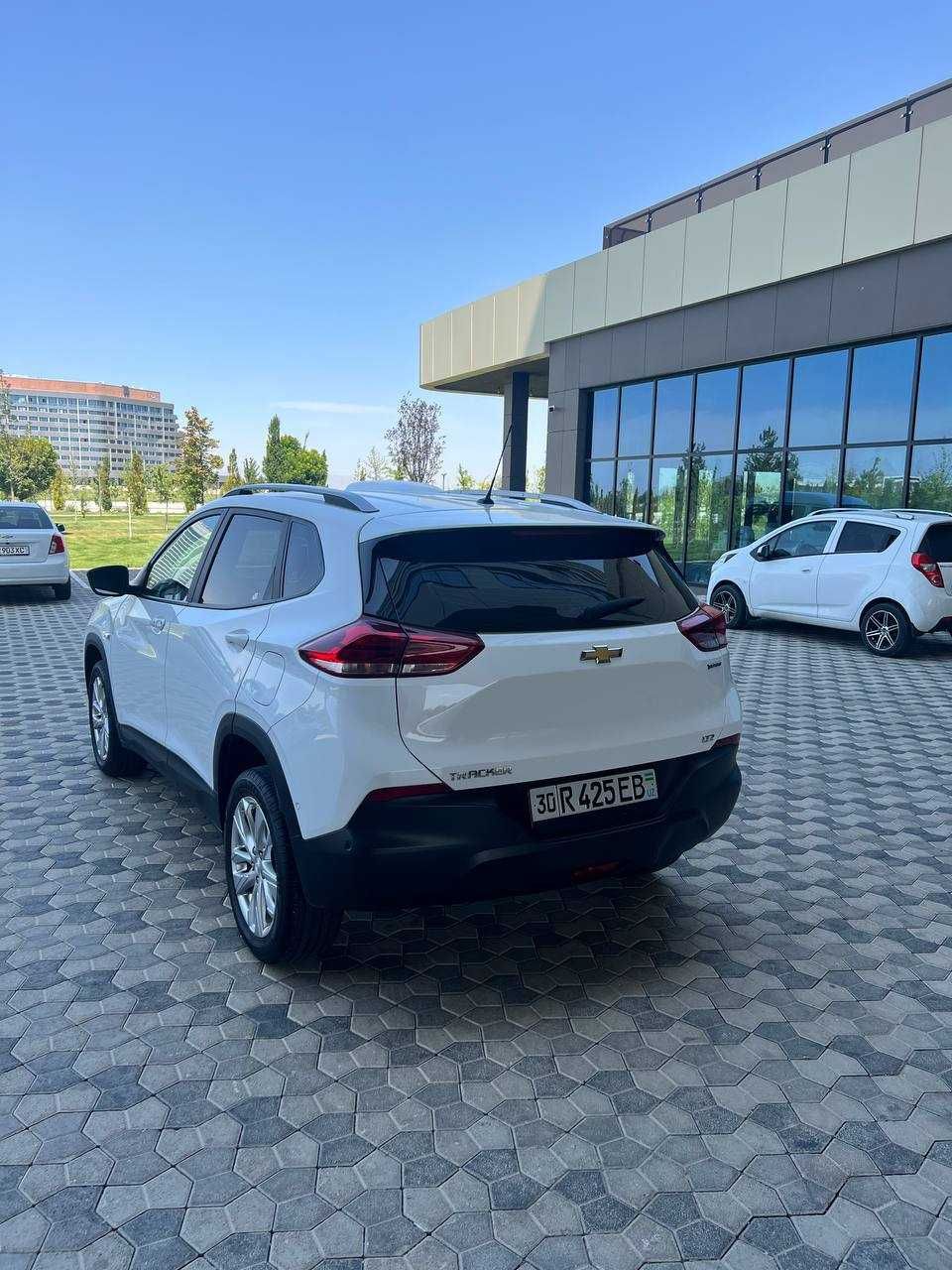 Tracker 2 LTZ белый
