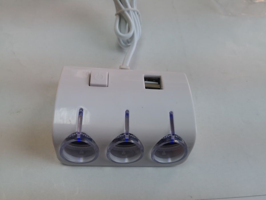 Adaptor bricheta auto x3 cu usb