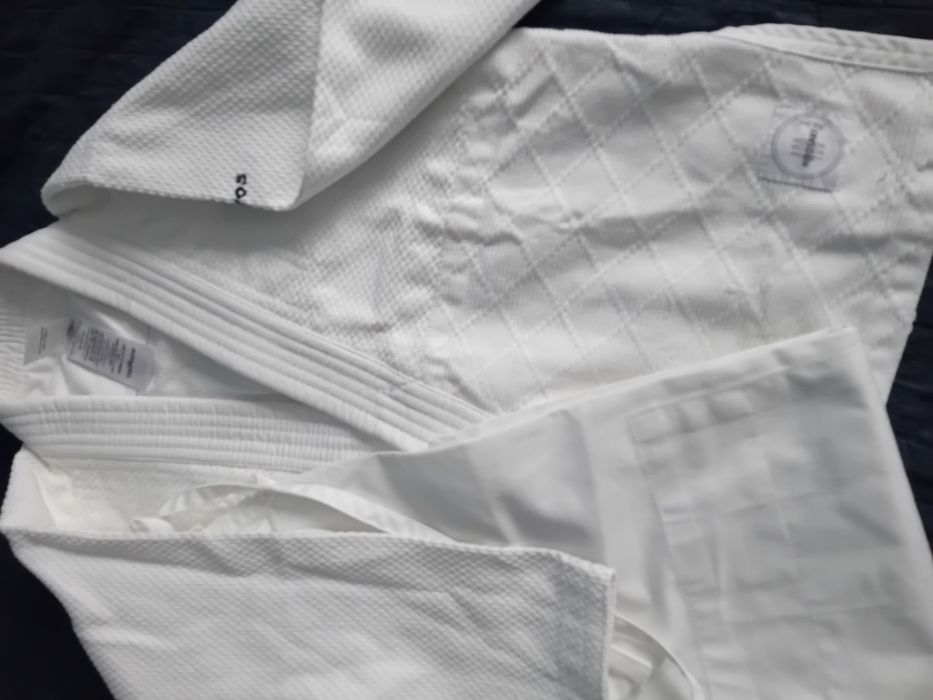 Vând costum karate/judo copii - nou, cu eticheta marca Decathlon
