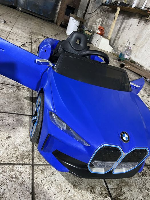 Vând masinuță copii